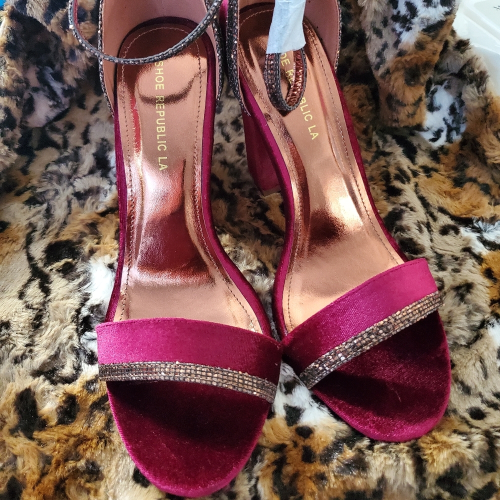 Heels - Picture 2 of 2
